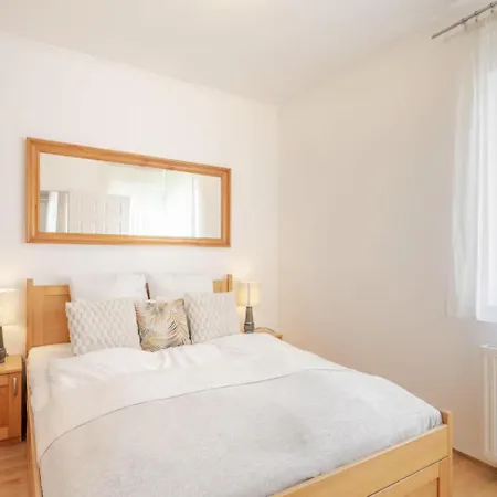 Modern 2 Bedroom With Balcony Apartament