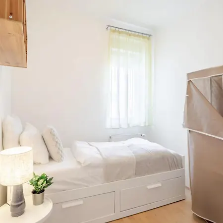 Modern 2 Bedroom With Balcony Budapesta