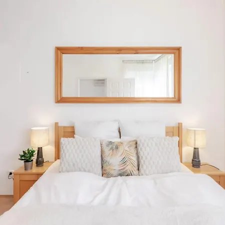 Modern 2 Bedroom With Balcony