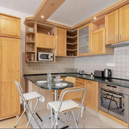 Modern 2 Bedroom With Balcony