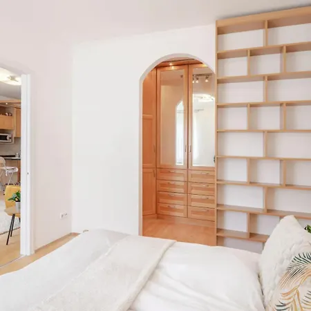 Modern 2 Bedroom With Balcony
