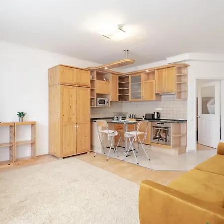 Modern 2 Bedroom With Balcony Apartament