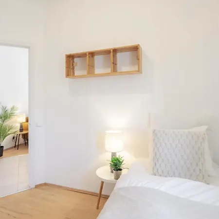 Modern 2 Bedroom With Balcony