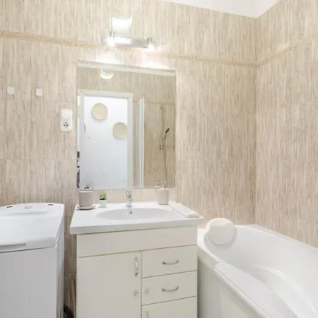 Modern 2 Bedroom With Balcony Apartament Budapesta