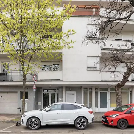 Modern 2 Bedroom With Balcony Apartament *